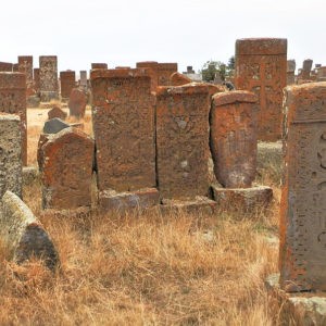 Средневековое армянское кладбище в Норатусе